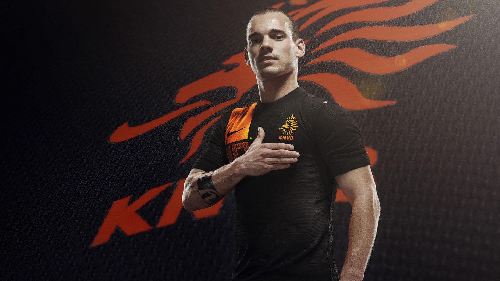 前曼联传奇斯科尔斯痛心疾呼，梅西C罗之争实属足球悲哀，沉浸精彩方显智慧