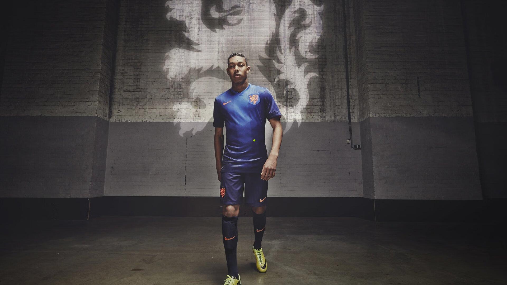 【不吐不快】重金请模特色诱德约？多大岁数干这事？